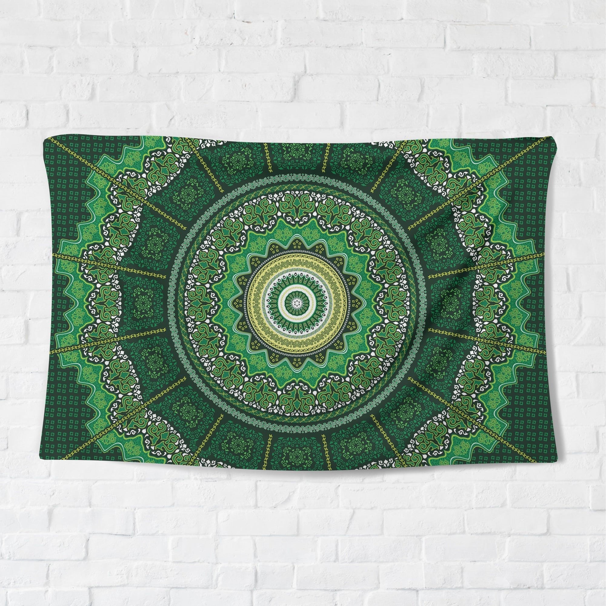 Emerald Mandala Tapestry - pleshy
